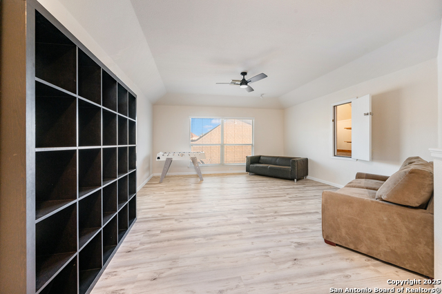 Image 25 of 40 For 10414 Rainbow View