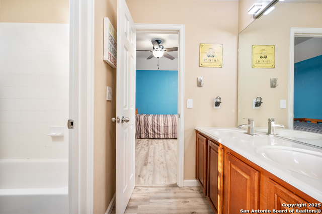 Image 32 of 40 For 10414 Rainbow View