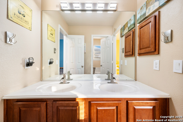 Image 33 of 40 For 10414 Rainbow View