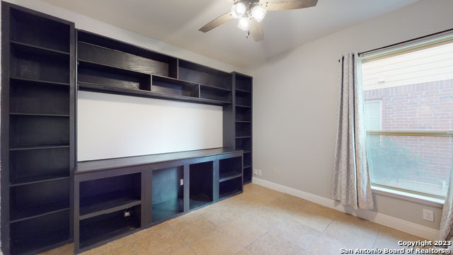 Listing photo id 10 for 632 Perugia  