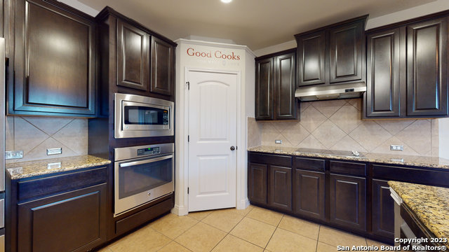 Listing photo id 19 for 632 Perugia  