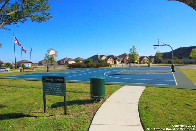 Listing photo id 47 for 632 Perugia  