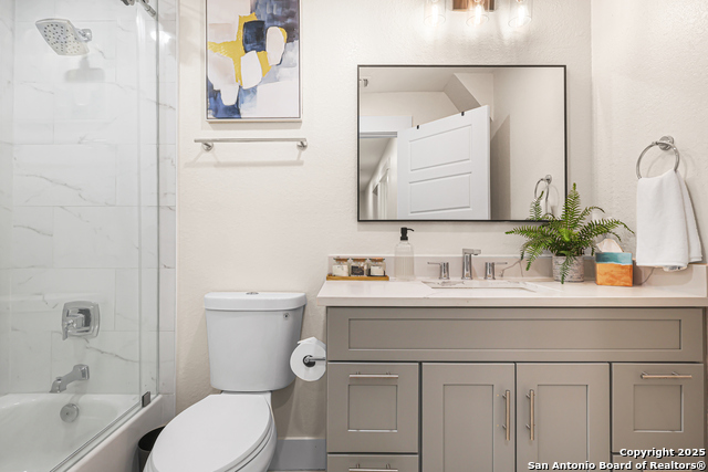 Image 21 of 27 For 1019 Hackberry Unit 101 S