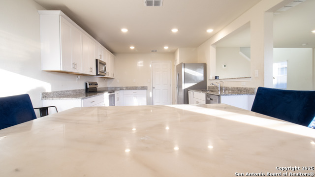 Listing photo id 8 for 5819 Rolling Glen E