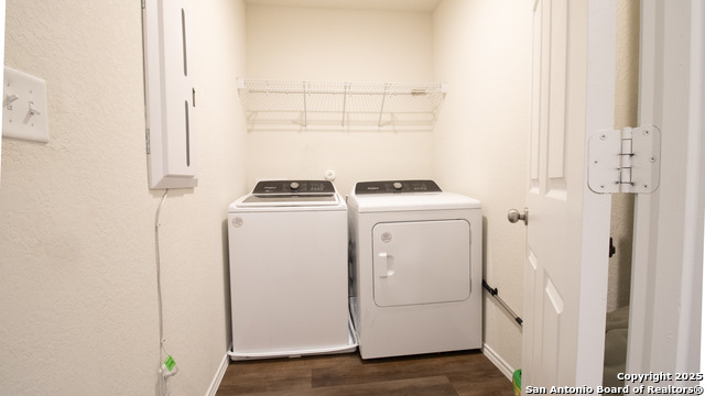 Listing photo id 16 for 5819 Rolling Glen E