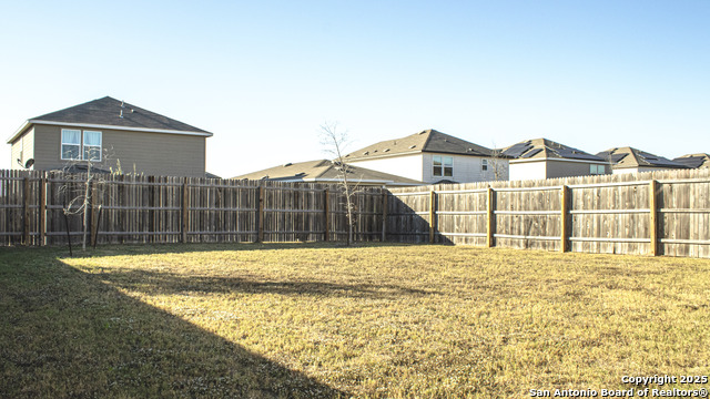 Listing photo id 17 for 5819 Rolling Glen E