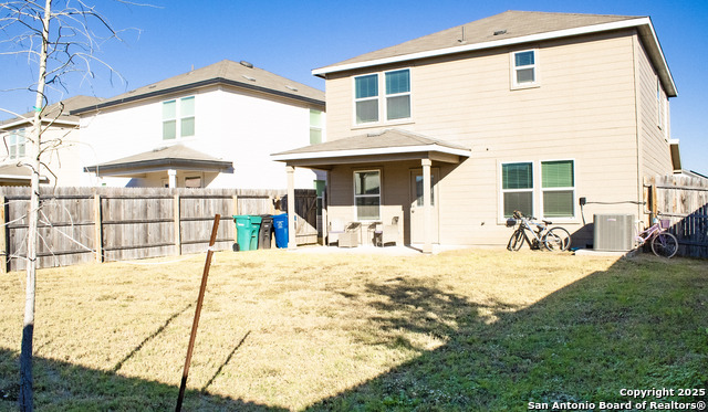 Listing photo id 18 for 5819 Rolling Glen E