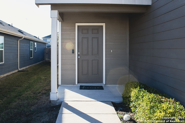 Listing photo id 1 for 5819 Rolling Glen E