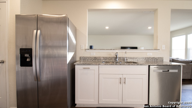 Listing photo id 5 for 5819 Rolling Glen E