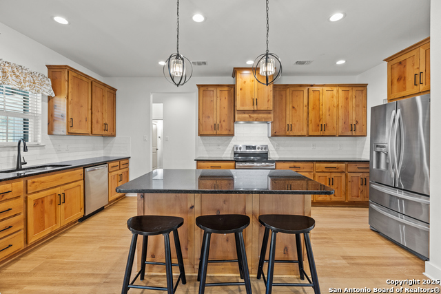 Image 3 of 20 For 1015 Timbercrest