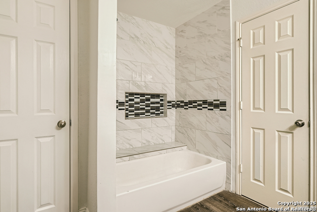 Image 23 of 32 For 8115 Ashwood Pointe