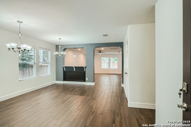 Image 3 of 32 For 8115 Ashwood Pointe