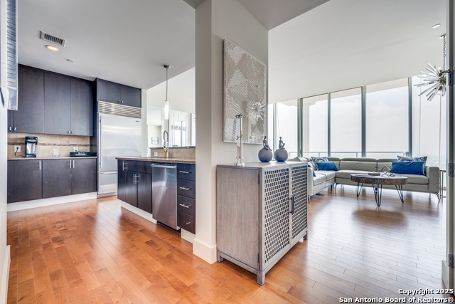 Details for 610 Market E 2711, San Antonio, TX 78205