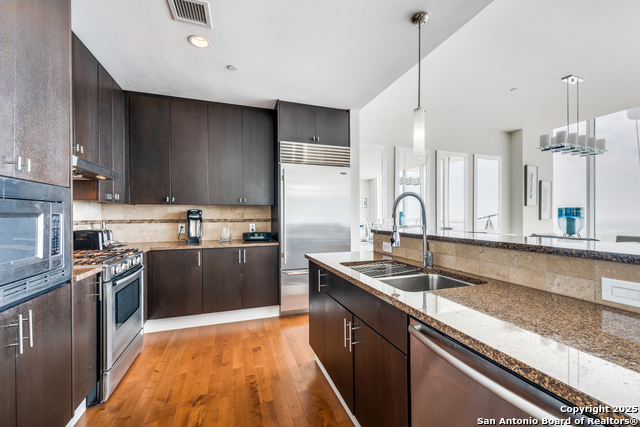 Image 13 of 24 For 610 Market E 2711