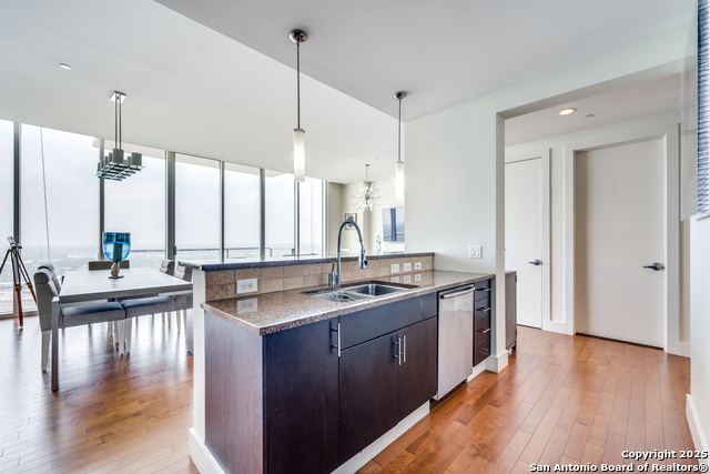 Image 15 of 24 For 610 Market E 2711