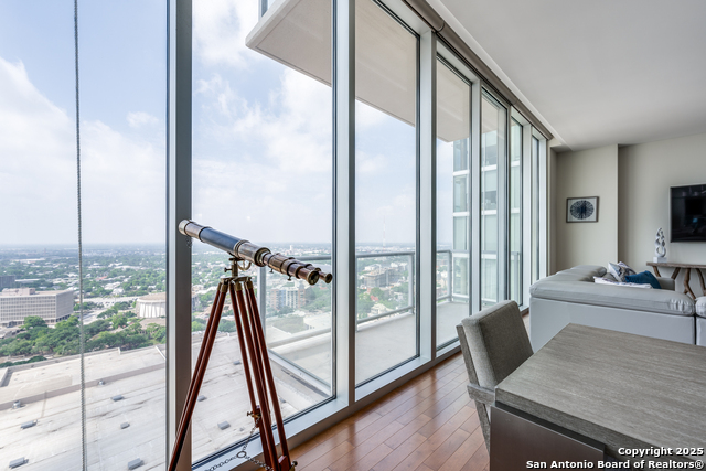 Image 9 of 24 For 610 Market E 2711