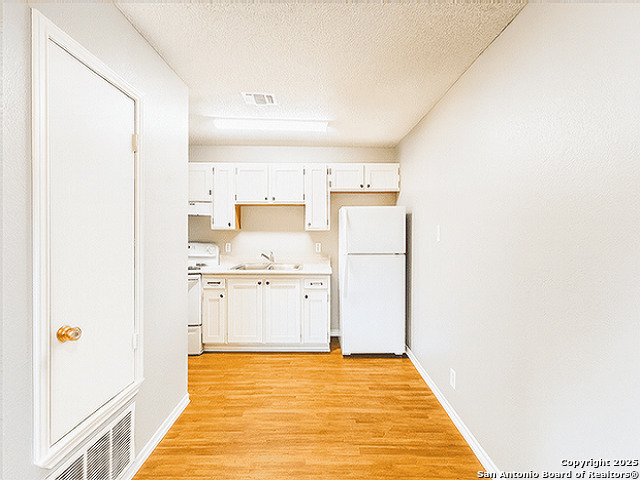 Image 3 of 12 For 515 Humble Ave 106