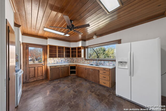 Image 11 of 39 For 108 Oak Bluff