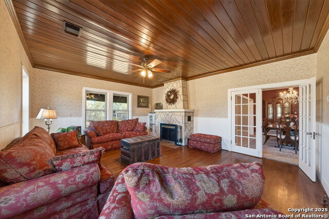 Image 9 of 39 For 108 Oak Bluff