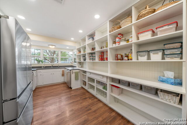 Listing photo id 10 for 132 Harriett