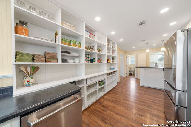 Listing photo id 12 for 132 Harriett