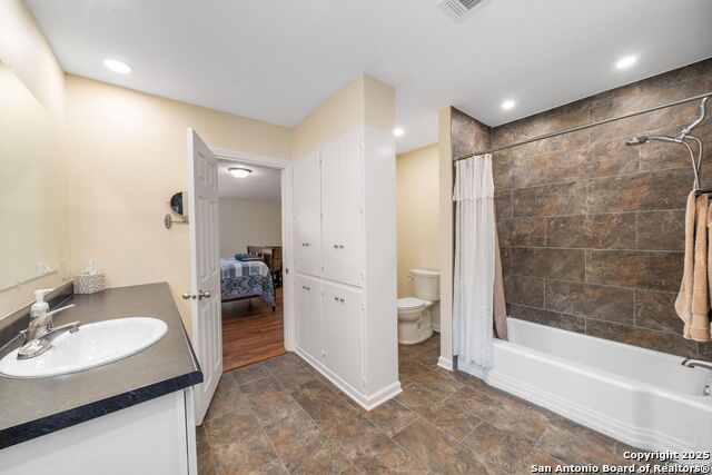 Listing photo id 16 for 132 Harriett