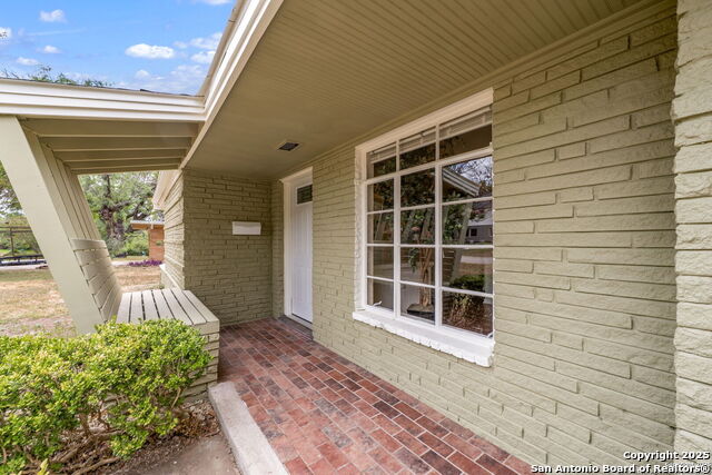 Listing photo id 2 for 132 Harriett