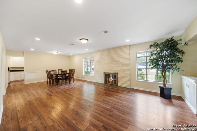 Listing photo id 4 for 132 Harriett