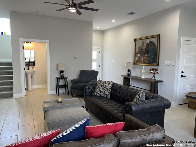 Image 4 of 20 For 1618 Lawndale W Unit 15