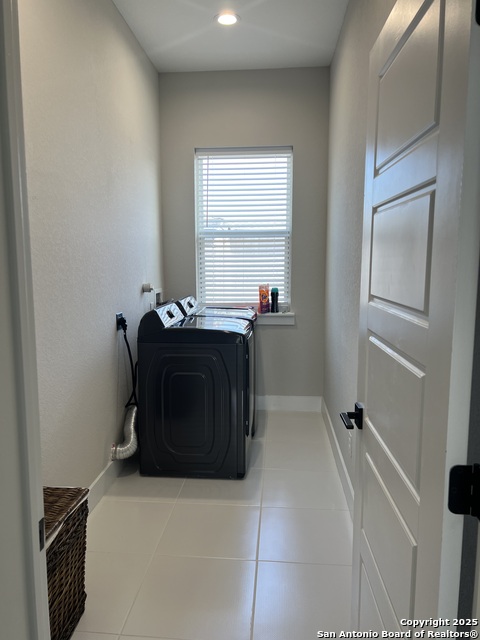 Image 8 of 20 For 1618 Lawndale W Unit 15