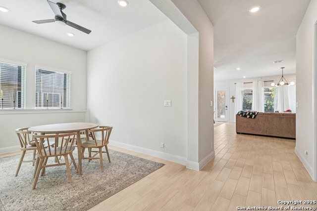 Listing photo id 8 for 22907 Grande Vista