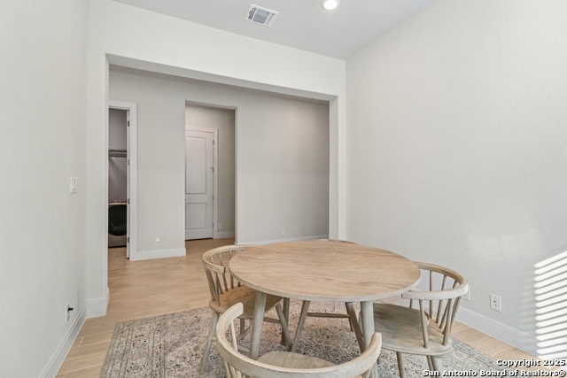 Listing photo id 9 for 22907 Grande Vista