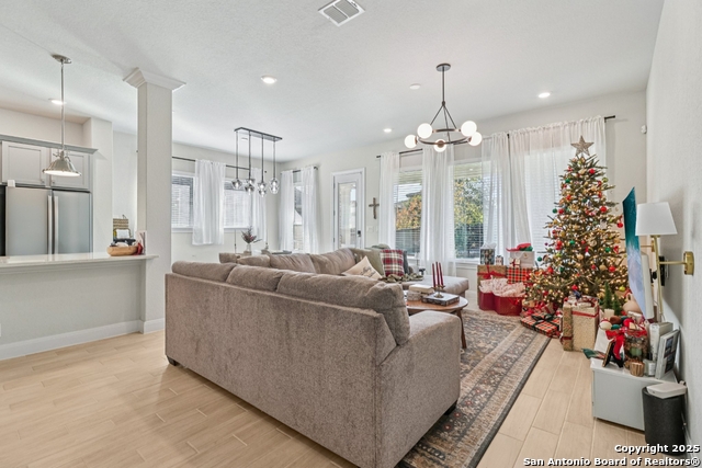 Listing photo id 11 for 22907 Grande Vista