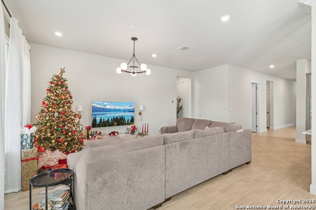 Listing photo id 12 for 22907 Grande Vista