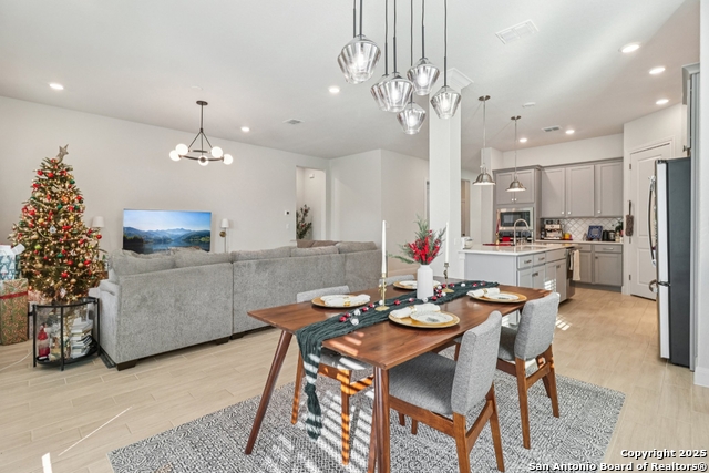 Listing photo id 13 for 22907 Grande Vista