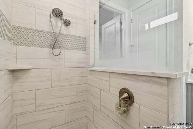 Listing photo id 32 for 22907 Grande Vista