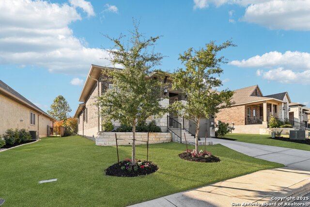 Listing photo id 3 for 22907 Grande Vista