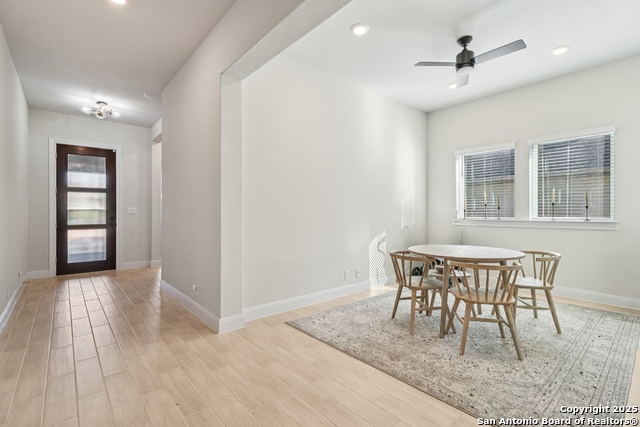 Listing photo id 7 for 22907 Grande Vista