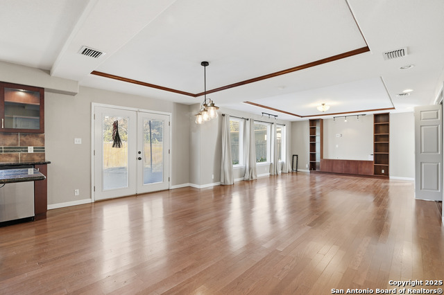 Image 12 of 35 For 415 Calumet