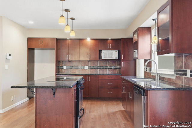 Image 14 of 35 For 415 Calumet