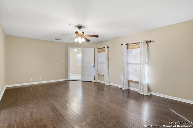 Image 18 of 35 For 415 Calumet