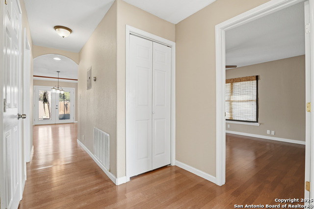 Image 22 of 35 For 415 Calumet