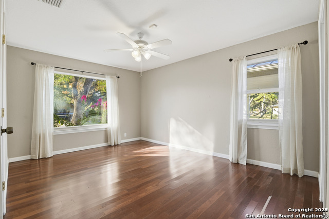 Image 25 of 35 For 415 Calumet