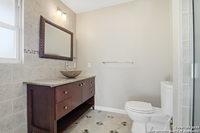 Image 27 of 35 For 415 Calumet