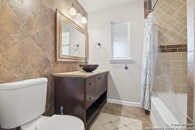 Image 30 of 35 For 415 Calumet