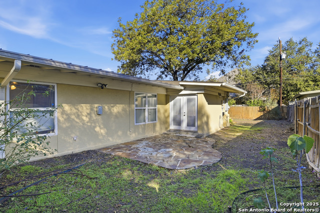 Image 33 of 35 For 415 Calumet