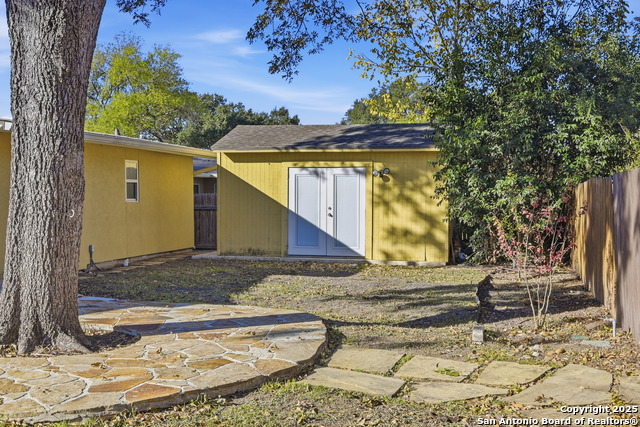 Image 34 of 35 For 415 Calumet