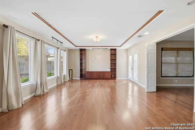 Image 4 of 35 For 415 Calumet