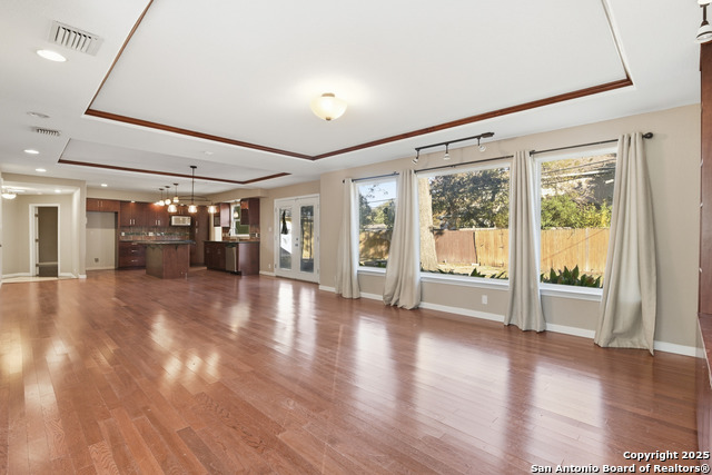 Image 5 of 35 For 415 Calumet