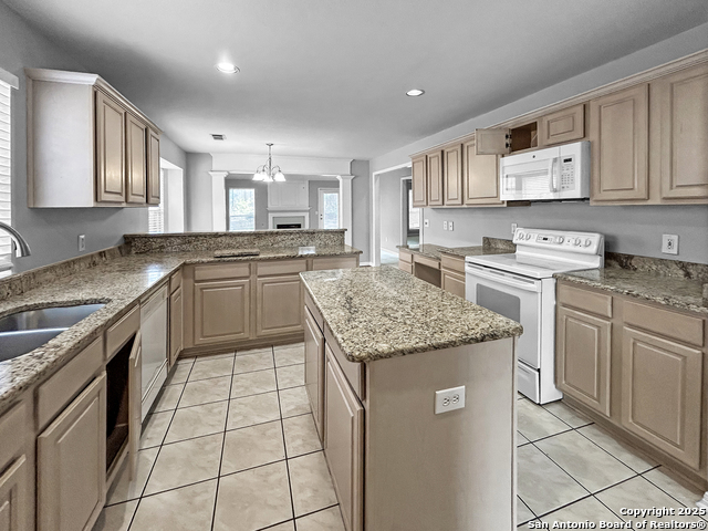 Listing photo id 2 for 10462 Trailway Oak